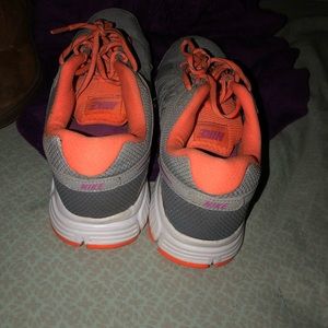 Nike revolution 2’s